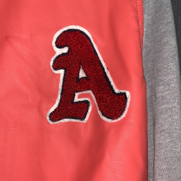 Red & gray jacket - Picture 5 of 6